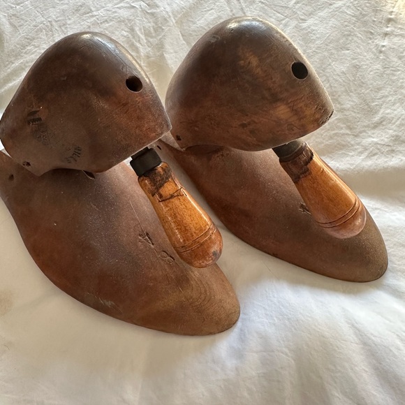 Vintage Wooden Shoe Molds - Picture 4 of 8